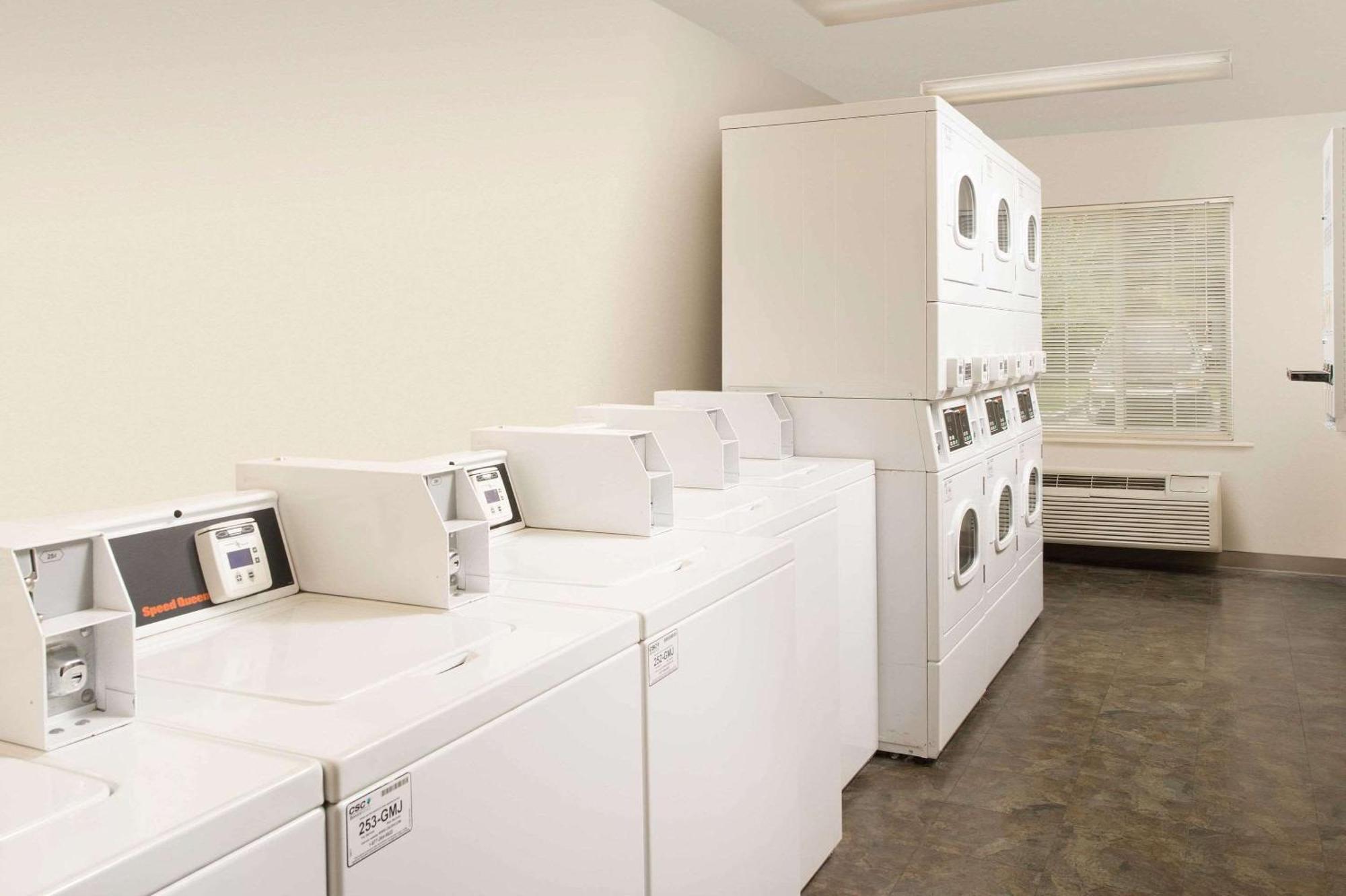 Woodspring Suites Savannah Garden City Exterior photo