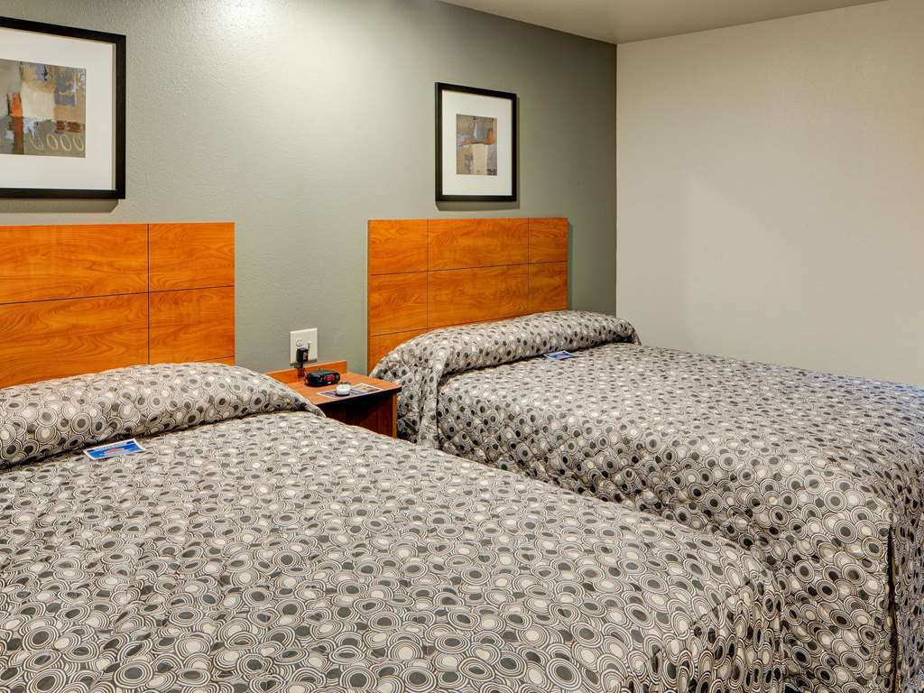 Woodspring Suites Savannah Garden City Room photo
