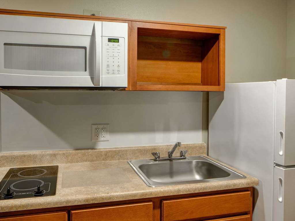 Woodspring Suites Savannah Garden City Room photo