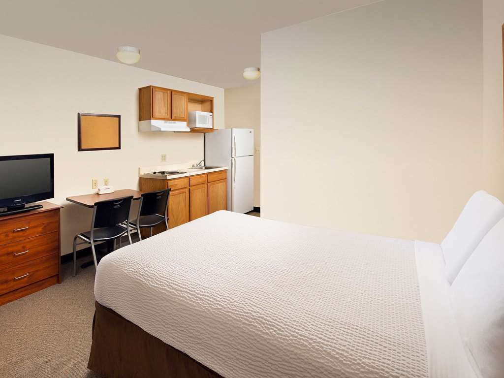 Woodspring Suites Savannah Garden City Room photo